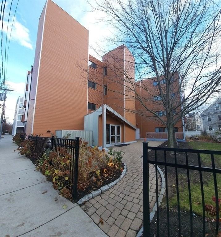 24 Bay State Rd Unit 11 #11 - Photo 4 of 26