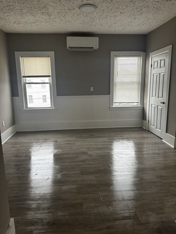 60 Cove St Apt 3 #3 - Photo 4 of 9