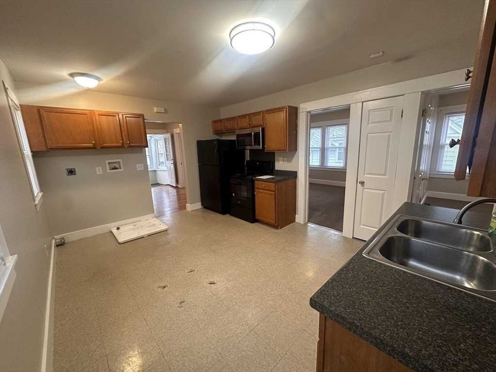 383 Newbury St Unit 2nd #2nd - Photo 3 of 11