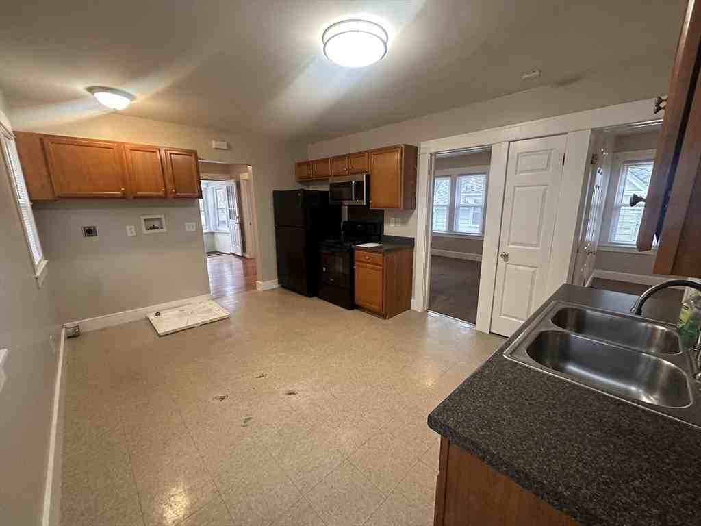 383 Newbury St Unit 2nd #2nd - Photo 5 of 11