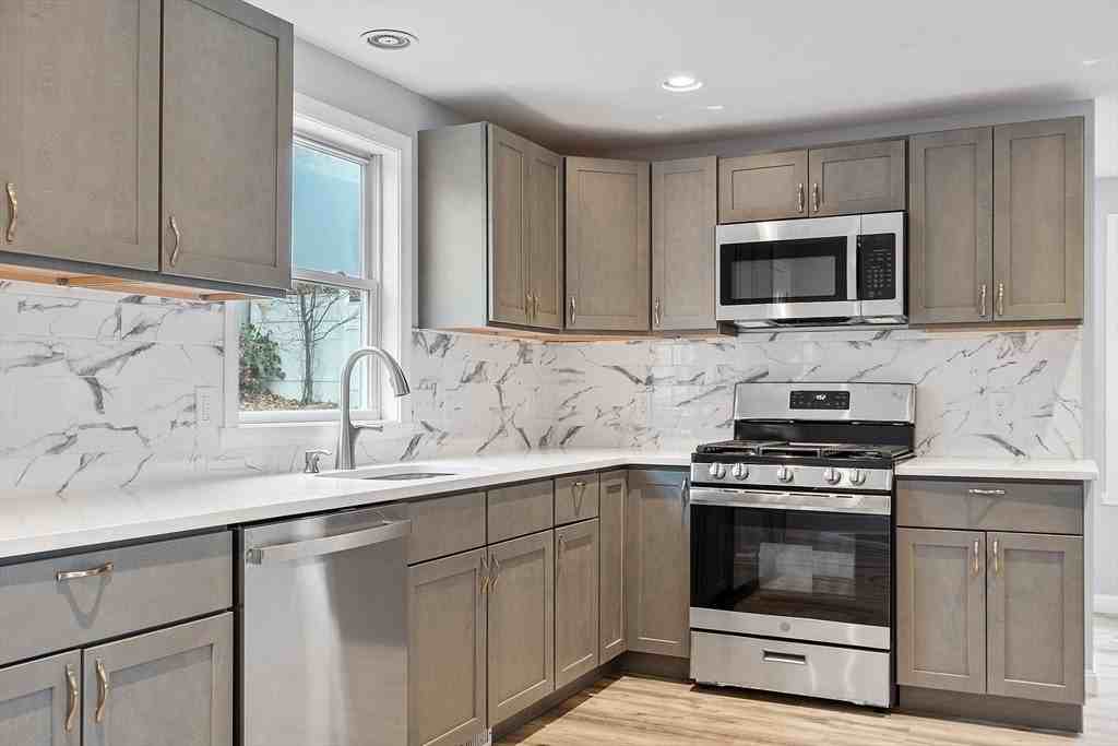 4 Moran Ct Unit 4 #4 - Photo 7 of 38