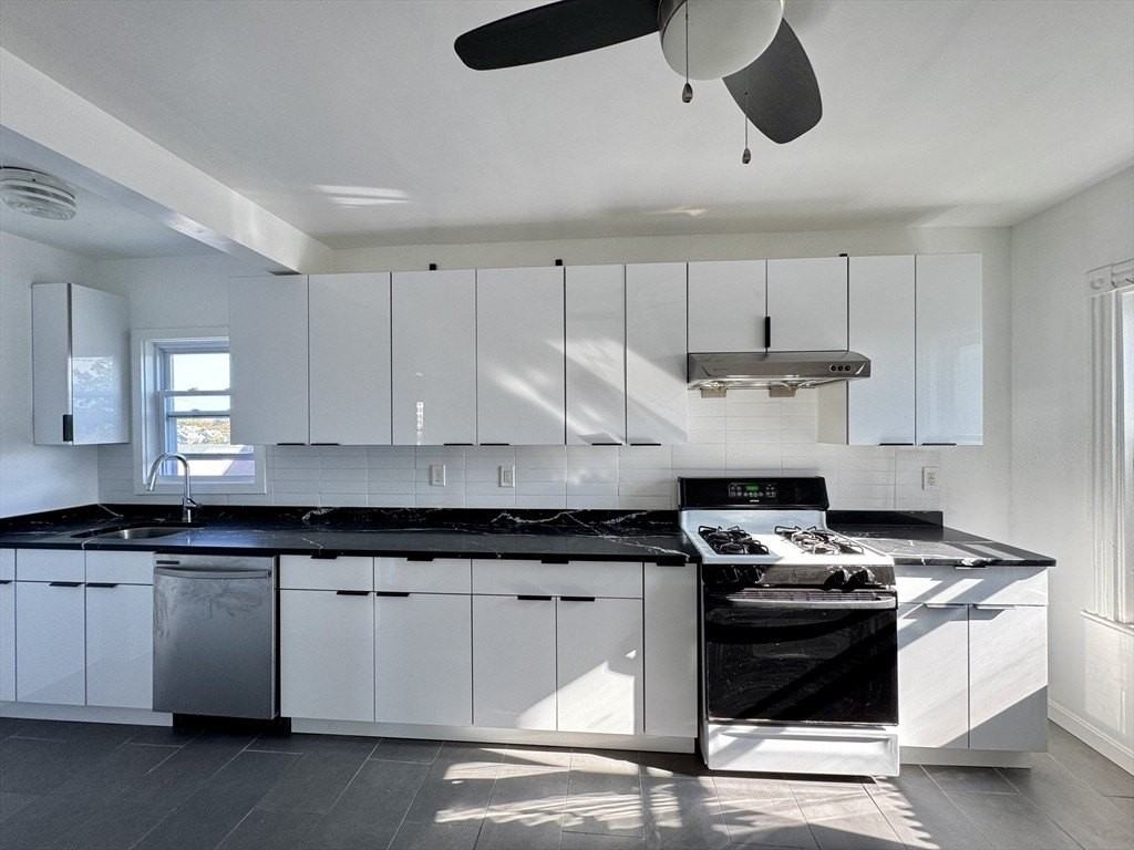 33 Hollis Ave Apt 3 #3 - Photo 4 of 15