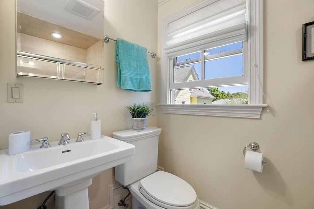 28 Pennsylvania Ave Unit B #B - Photo 7 of 25