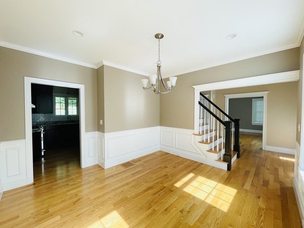 127 Lowell St - Photo 2 of 33