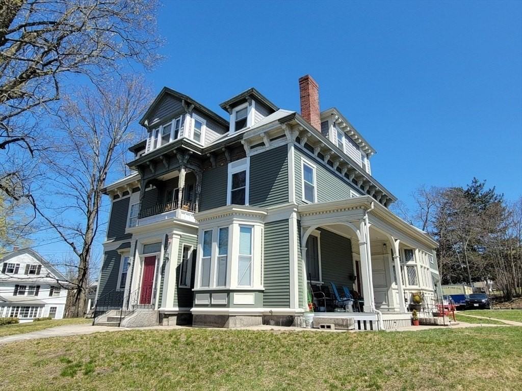 172 Nesmith St Apt 1 #1 - Photo 2 of 13