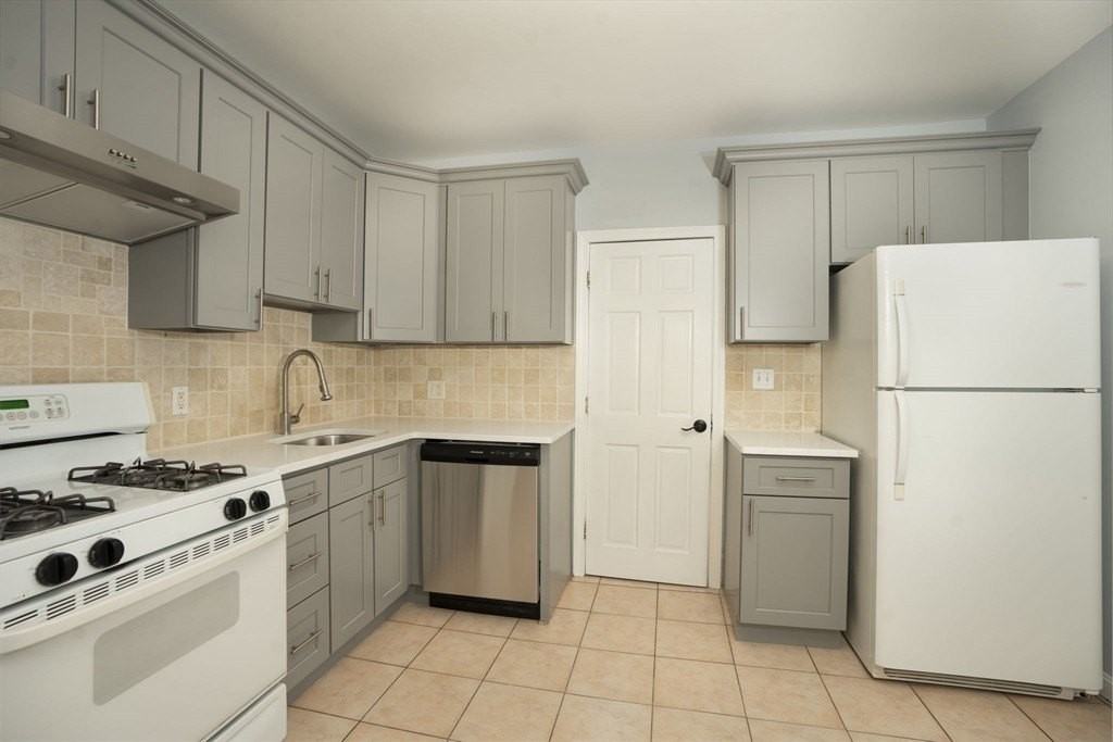 46 Wyllis Ave Unit 2 #2 - Photo 2 of 28