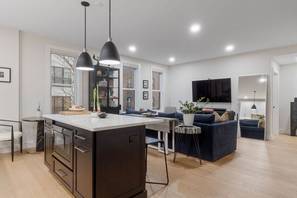 202 Maverick St Unit 301 #301 - Photo 4 of 28