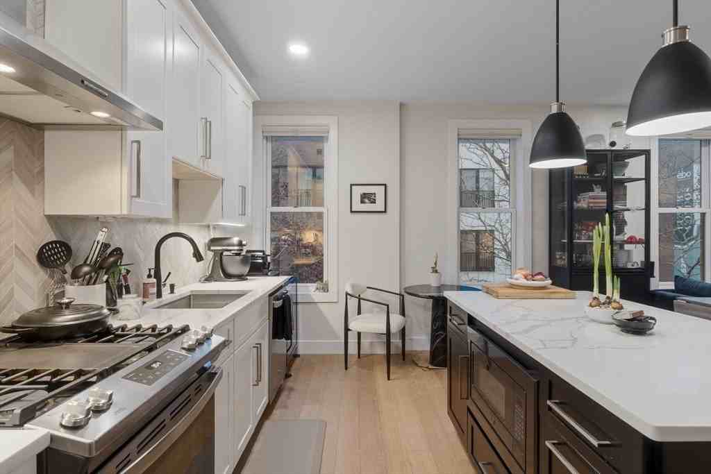 202 Maverick St Unit 301 #301 - Photo 7 of 28