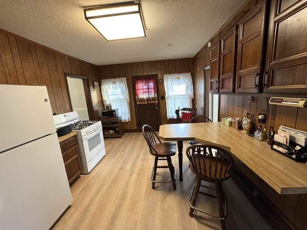 262 Oak Hill Rd Apt 2 #2 - Photo 2 of 19