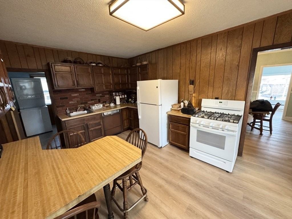 262 Oak Hill Rd Apt 2 #2 - Photo 3 of 19