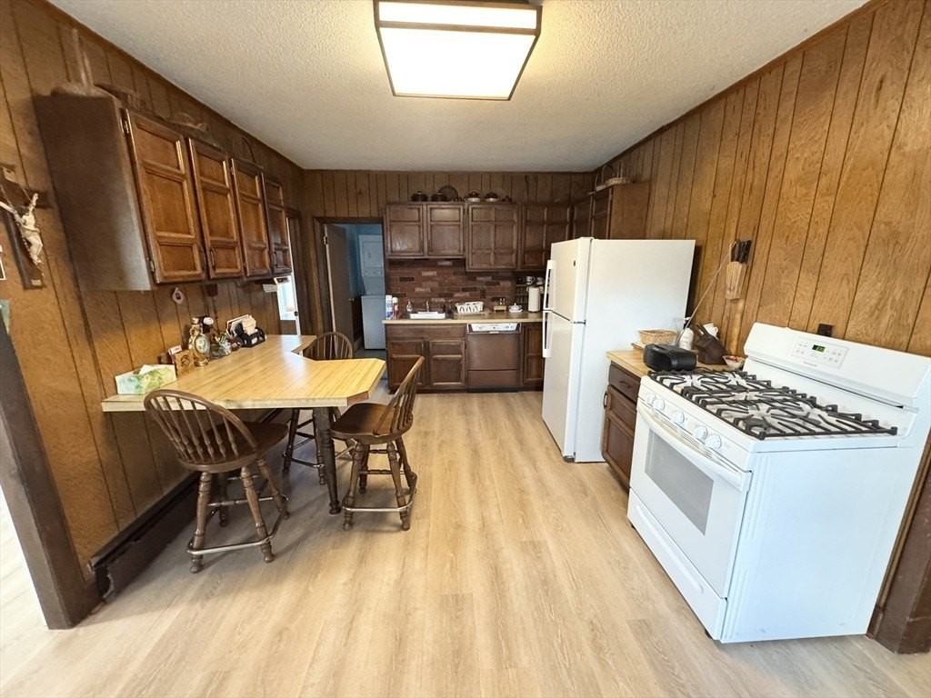 262 Oak Hill Rd Apt 2 #2 - Photo 4 of 19