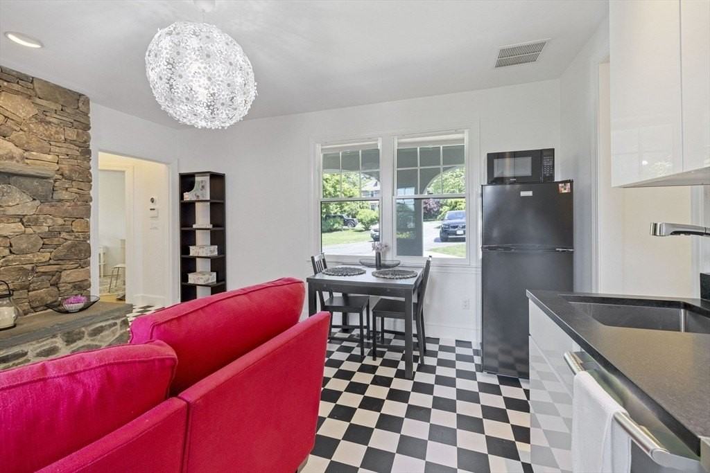 25 Somerset Rd Unit 2 #2 - Photo 3 of 17