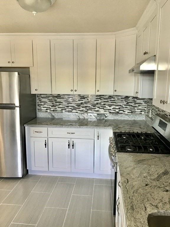 41 Fellsway E Apt 3 #3 - Photo 3 of 28