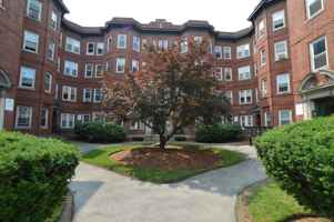 featured image of 15 Lynde St Apt 33 #33
