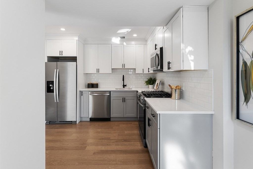 19 George St Apt 3 #3 - Photo 2 of 20