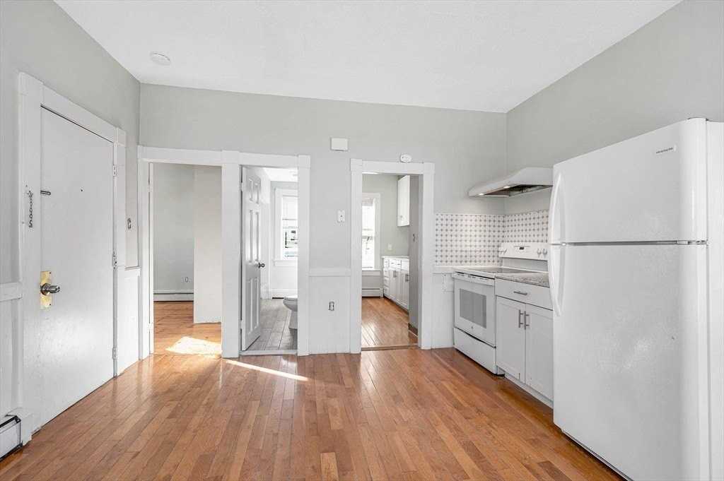 339 Lincoln St Apt 2 #2 - Photo 2 of 18