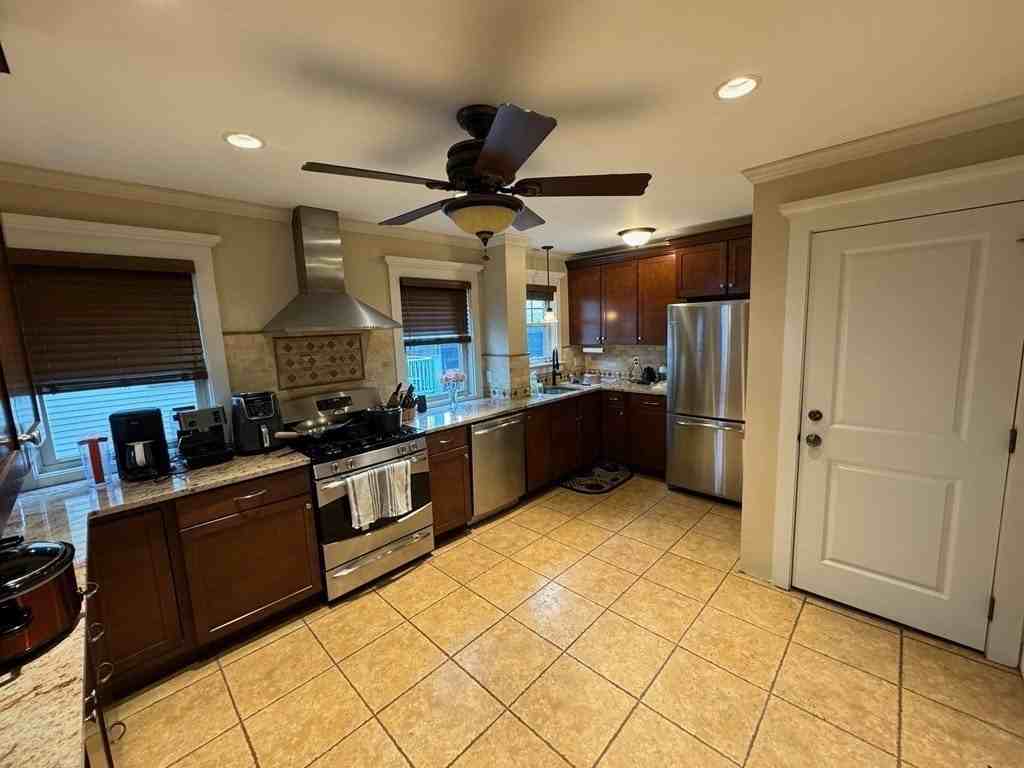 40 Sydney St Unit 1 #1 - Photo 3 of 11