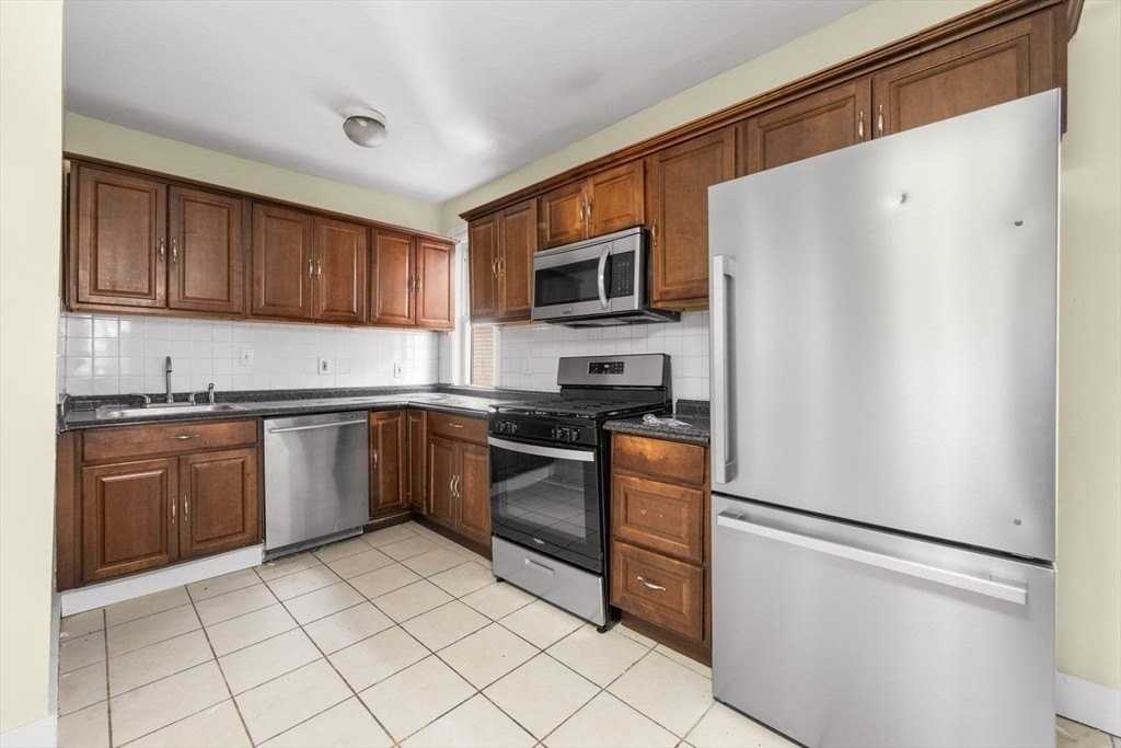 427 Ferry St Unit 2 #2 - Photo 2 of 11