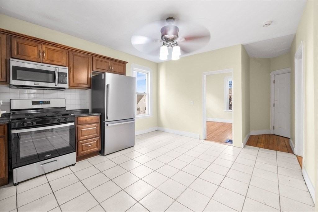 427 Ferry St Unit 2 #2 - Photo 4 of 11