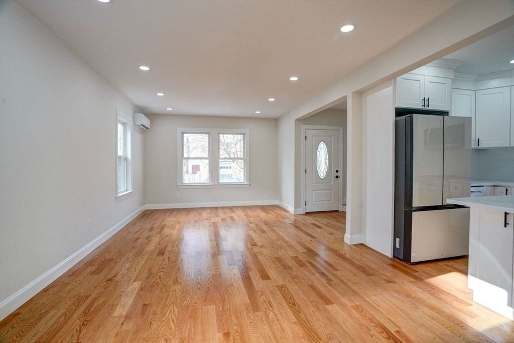 28 Williams St - Photo 6 of 32