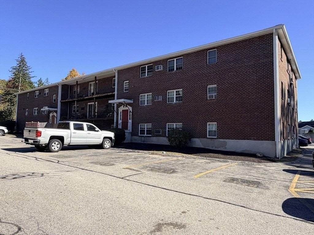 271 Boston Post Rd E Apt 4 #4 - Photo 3 of 15