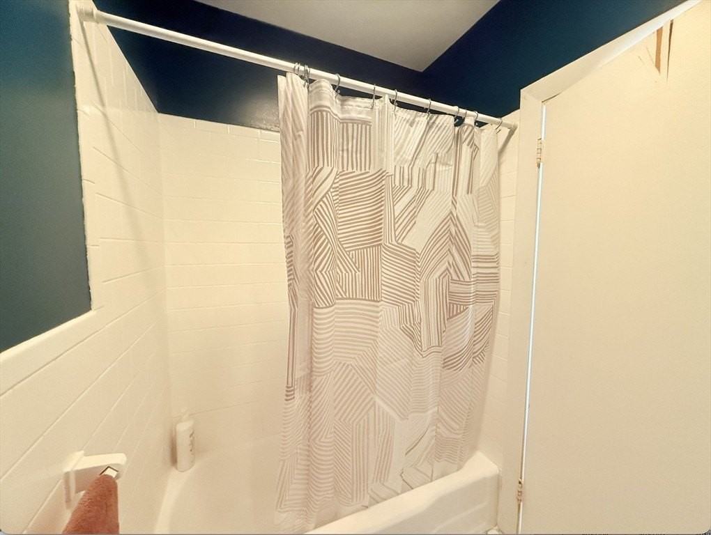 278 Harvard St Apt 8 #8 - Photo 3 of 15