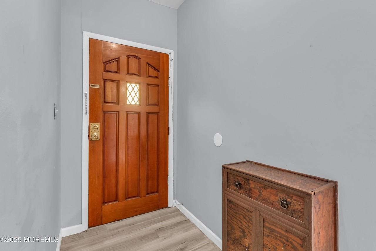 177 Creek Rd - Photo 4 of 32