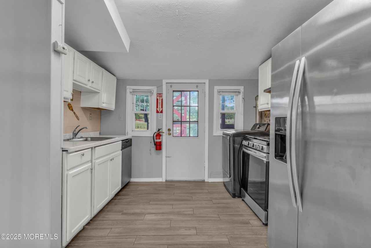 177 Creek Rd - Photo 7 of 32