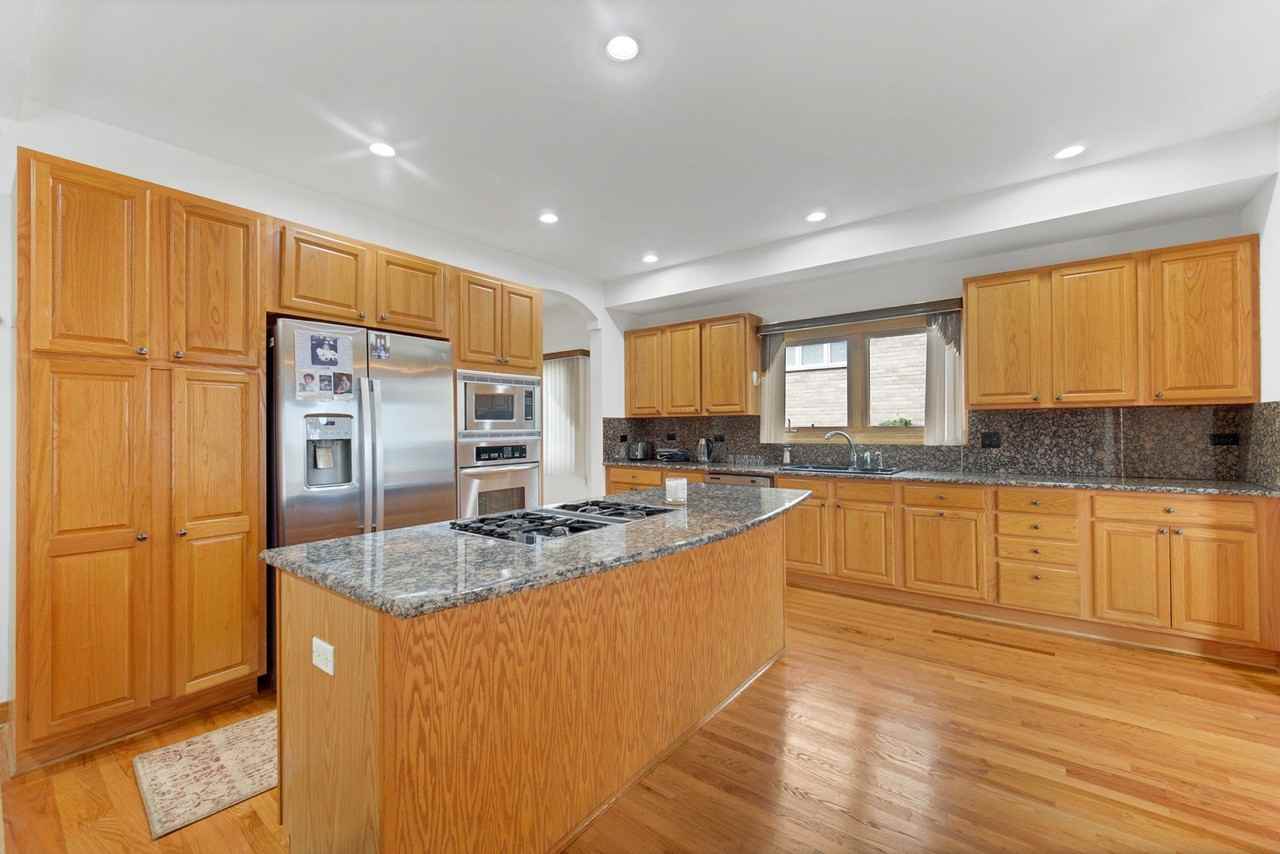 9131 Delphia Ave - Photo 6 of 14