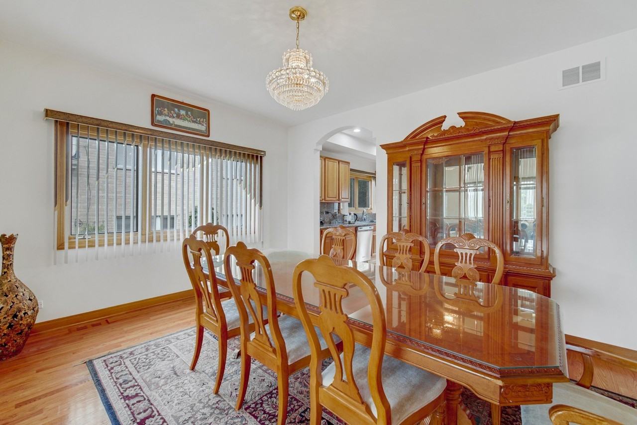 9131 Delphia Ave - Photo 7 of 14