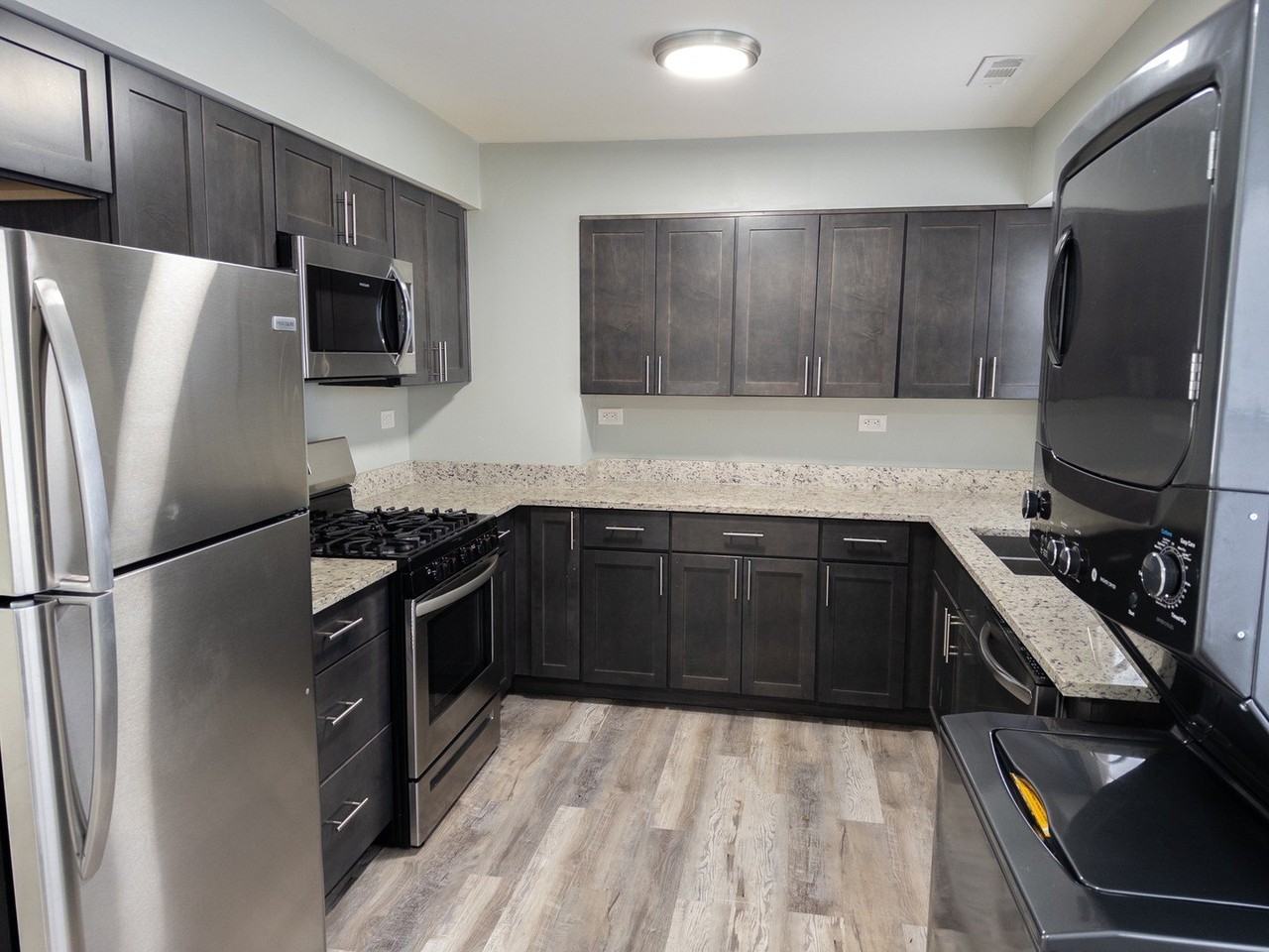 104 Walnut St - Photo 4 of 15