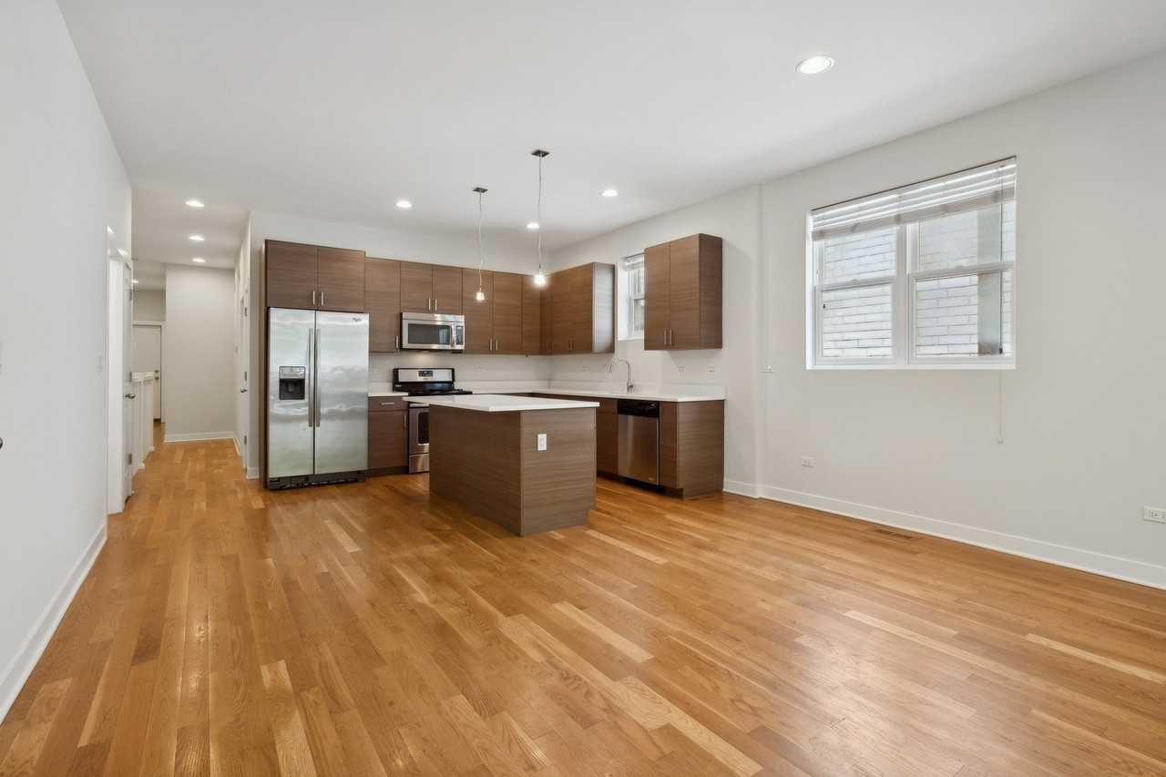 1956 W Ohio St Unit 1w #1W - Photo 2 of 17