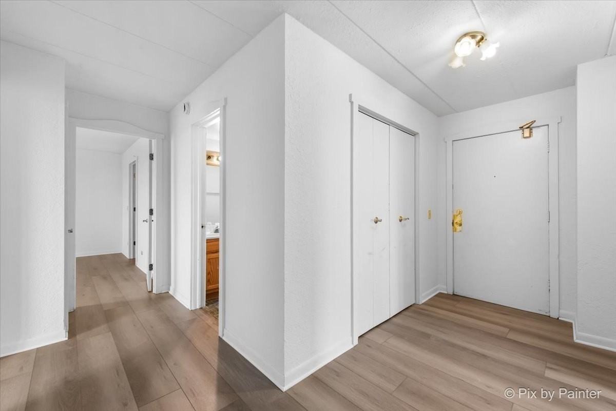 1 Renaissance Pl Unit 1017 #1017 - Photo 4 of 30