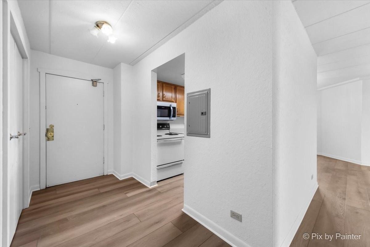 1 Renaissance Pl Unit 1017 #1017 - Photo 5 of 30