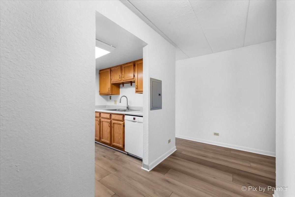 1 Renaissance Pl Unit 1017 #1017 - Photo 6 of 30