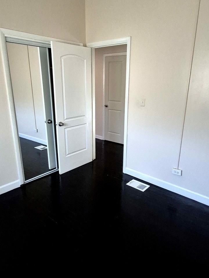 1604 20th St - Photo 5 of 10