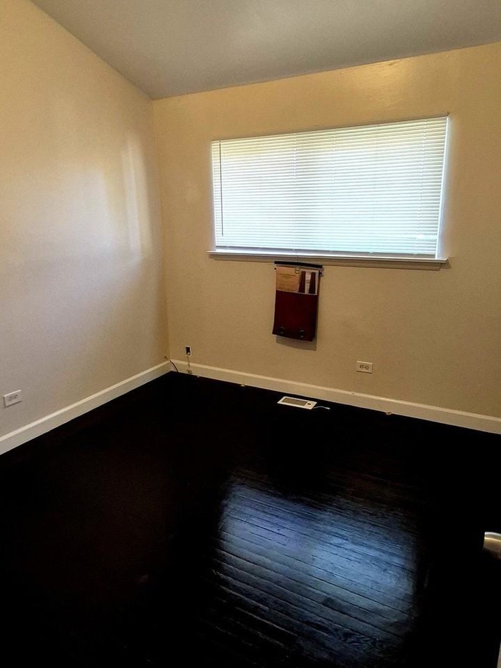 1604 20th St - Photo 6 of 10