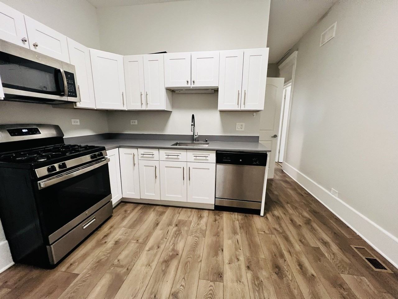 6401 S Eberhart Ave Unit 1 #1 - Photo 3 of 18