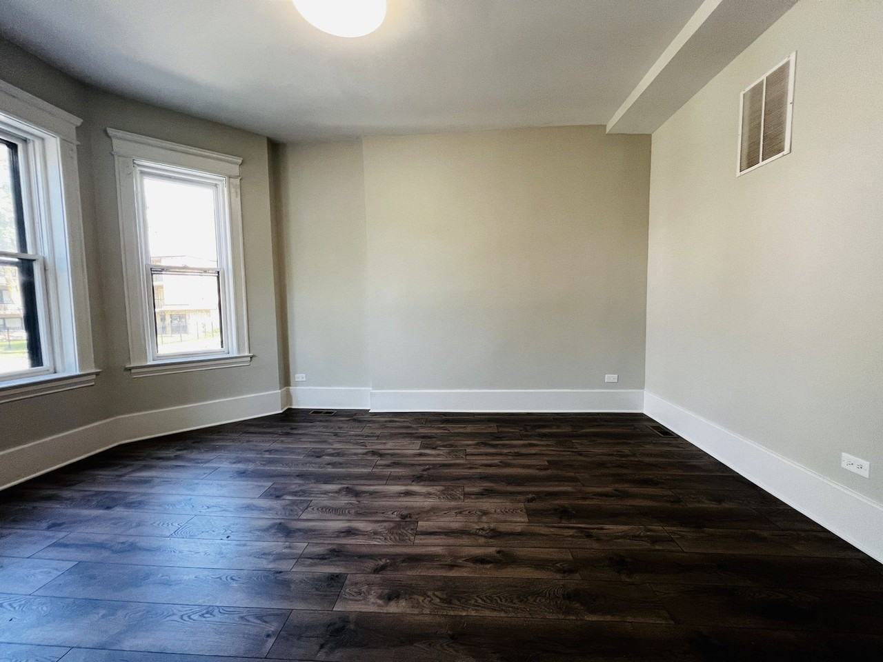 6401 S Eberhart Ave Unit 1 #1 - Photo 4 of 18