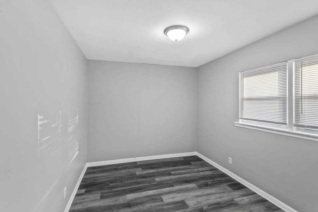 991 Tollview Ave Apt 5 #5 - Photo 6 of 10