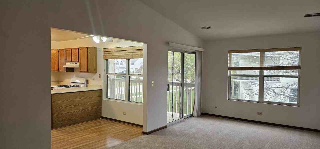 301 Village Creek Dr Unit 2a #2A - Photo 3 of 31