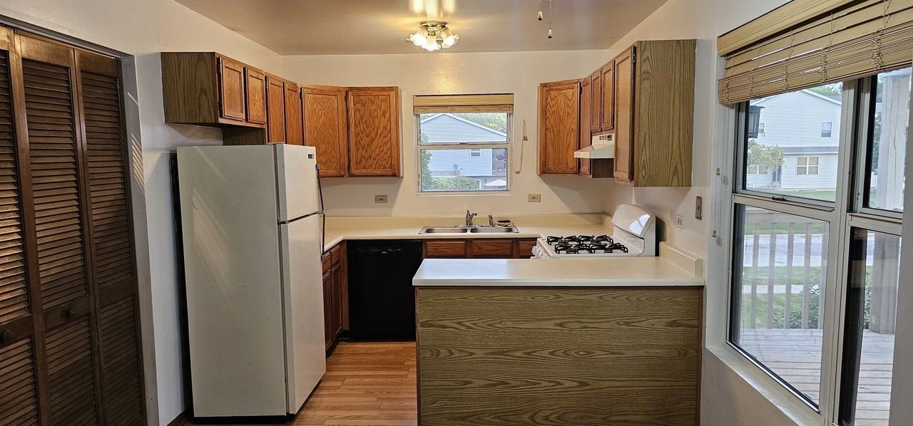 301 Village Creek Dr Unit 2a #2A - Photo 4 of 31