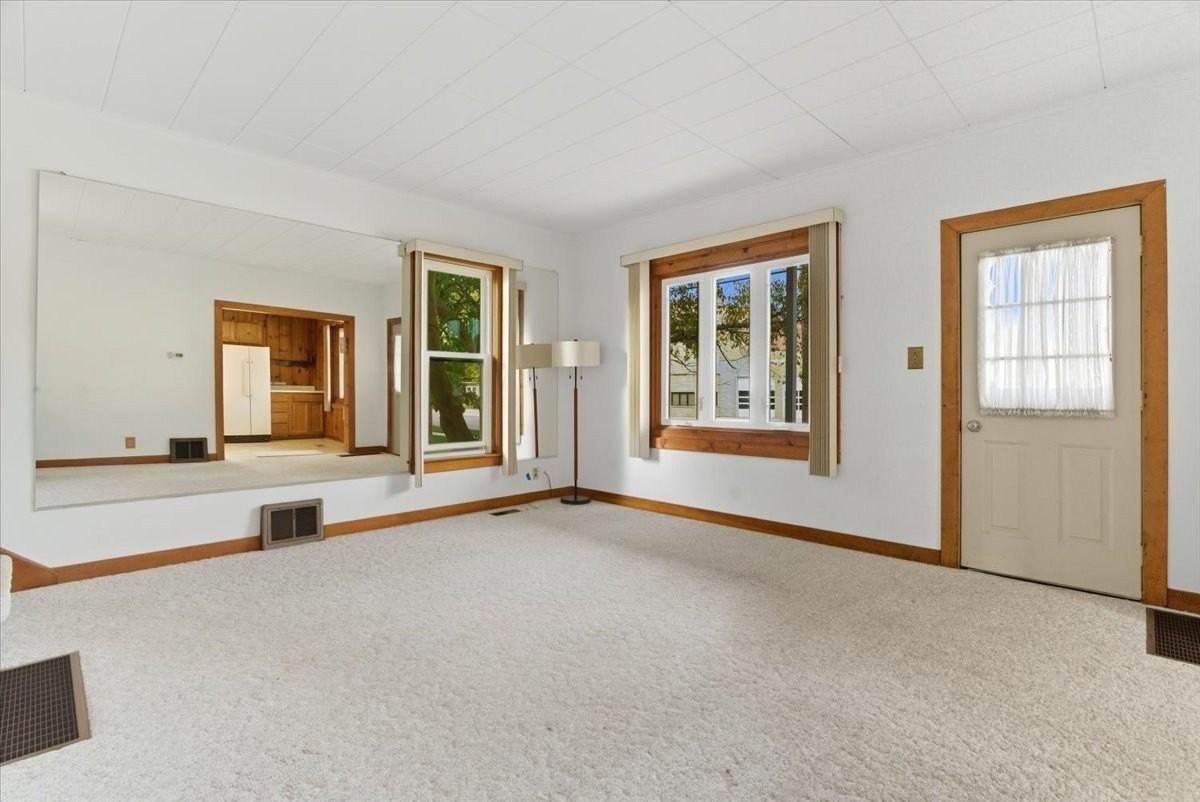 69 E Grand Ave - Photo 2 of 27