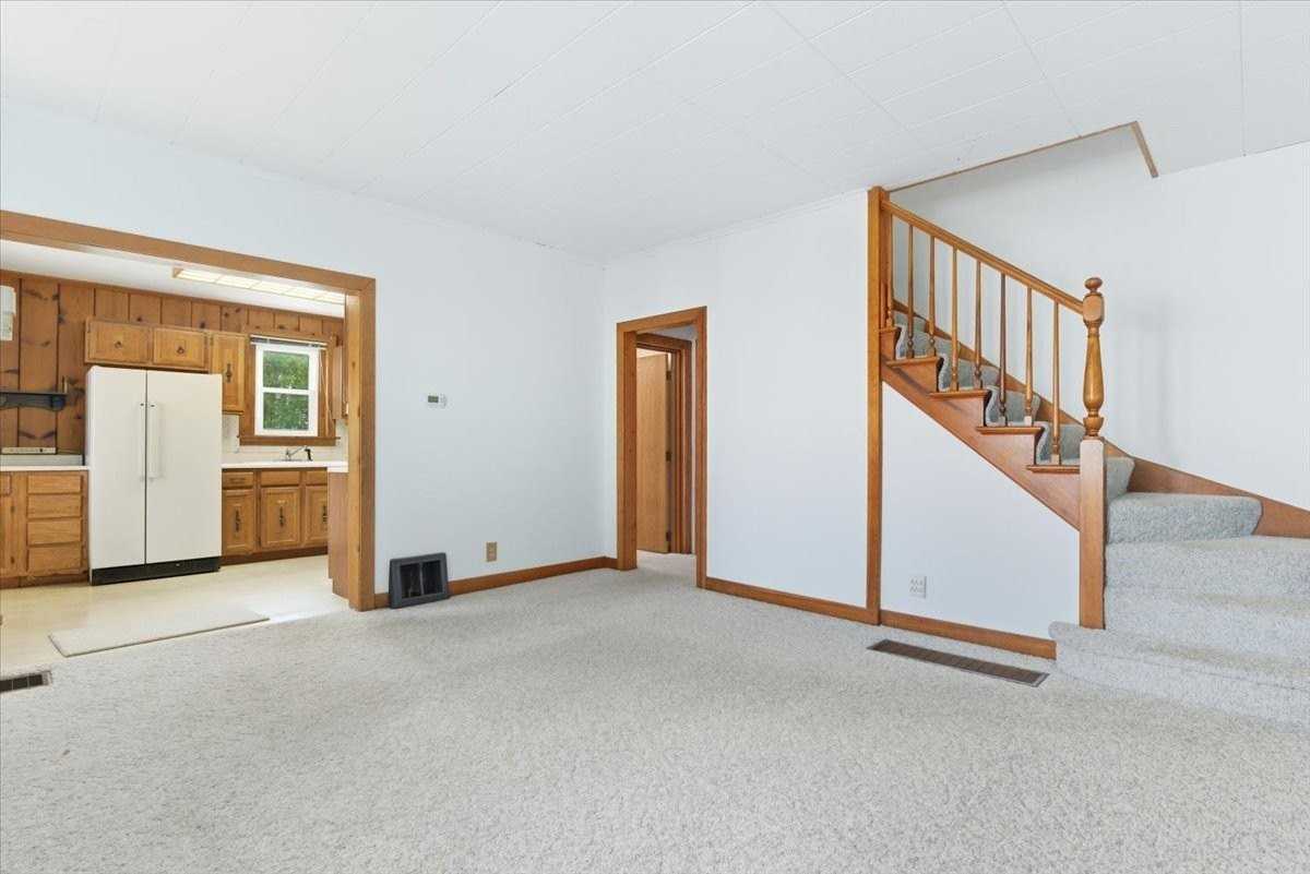 69 E Grand Ave - Photo 3 of 27