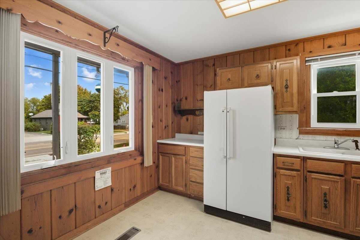 69 E Grand Ave - Photo 4 of 27