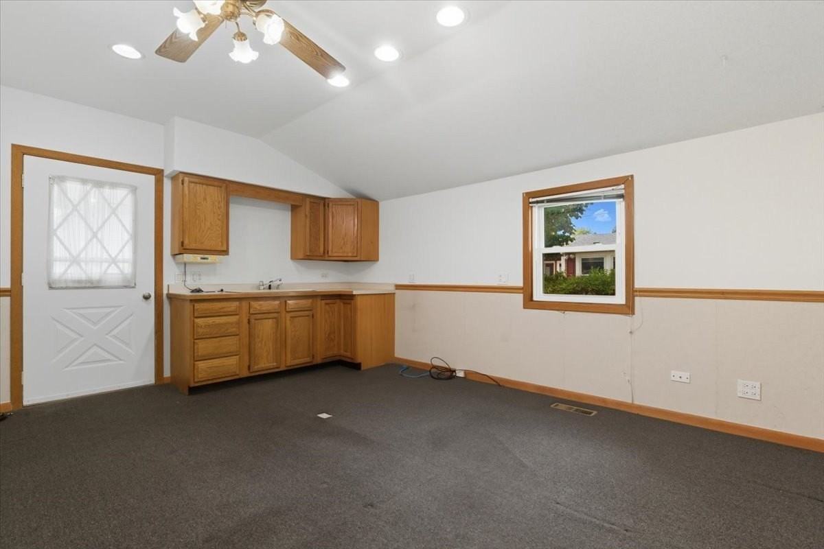 69 E Grand Ave - Photo 7 of 27