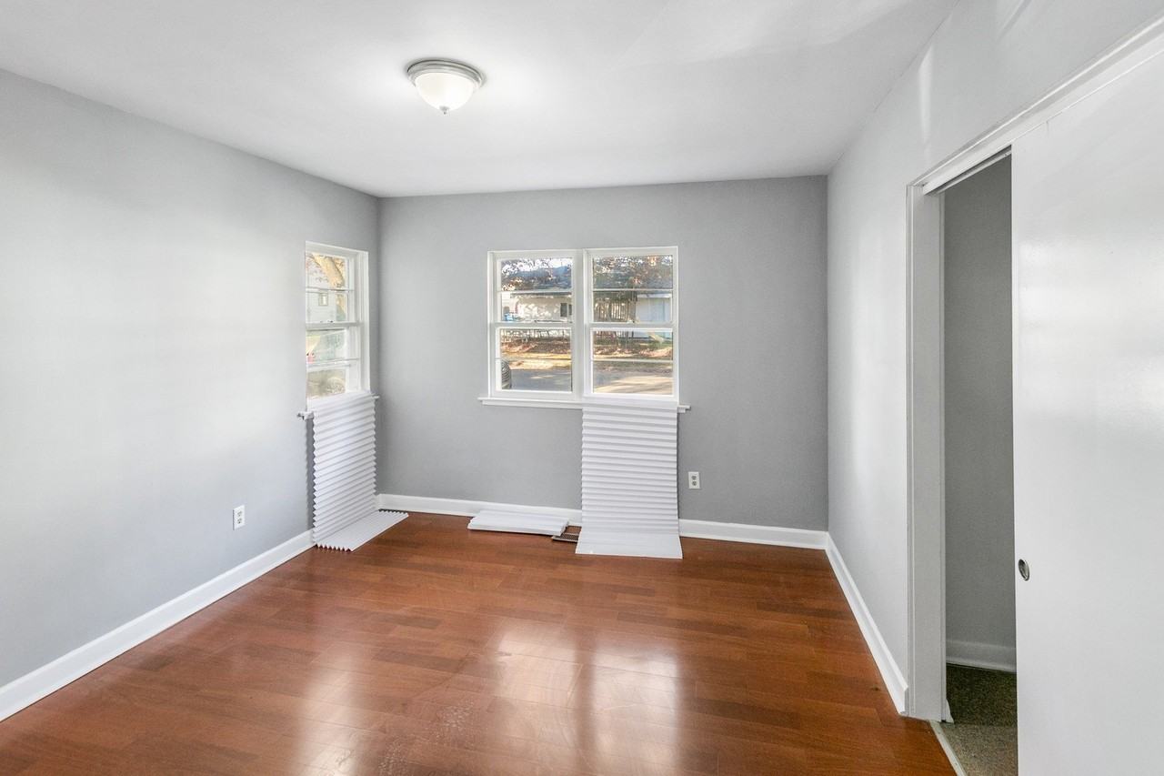 522 Lawn St - Photo 7 of 12