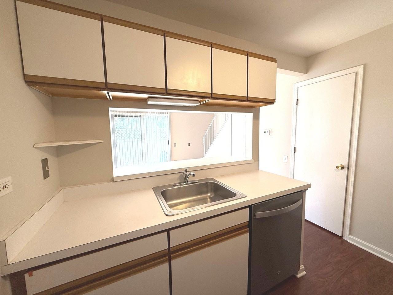 408 Trenton Ct - Photo 5 of 14