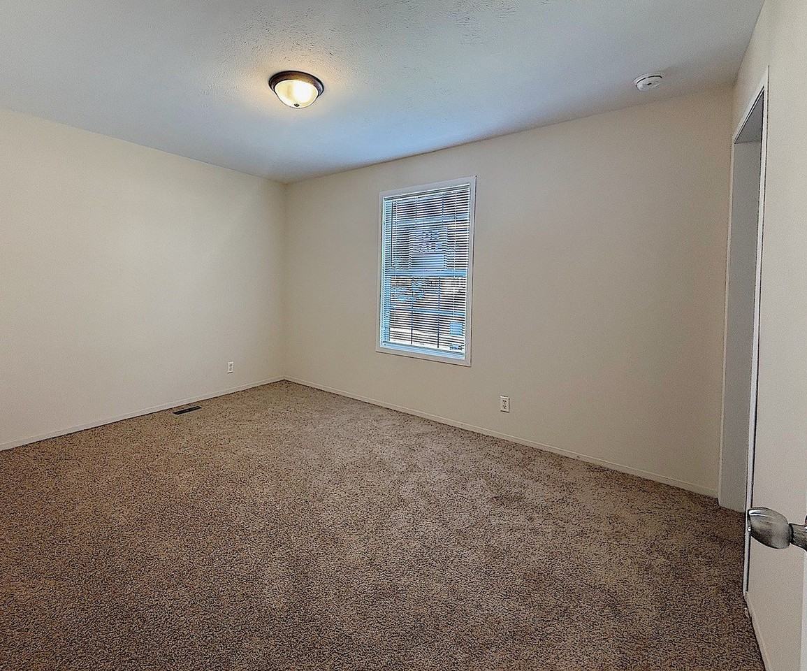 186 Carriage Ln - Photo 7 of 10