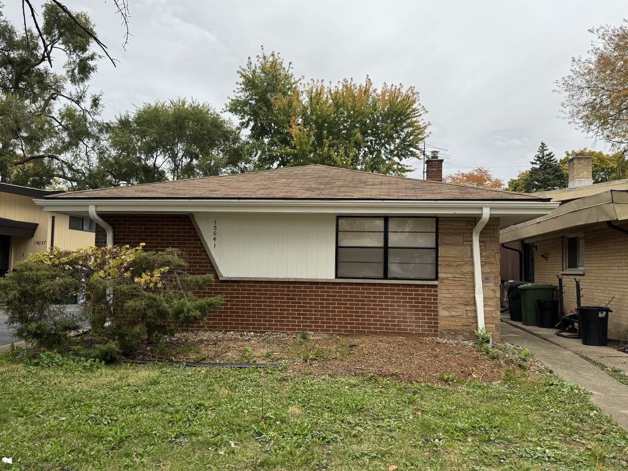 15041 Oak St - Photo 2 of 19